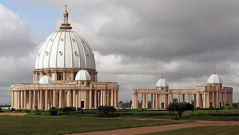 basilique-notre-dame-de-la-paix-yamoussoukro